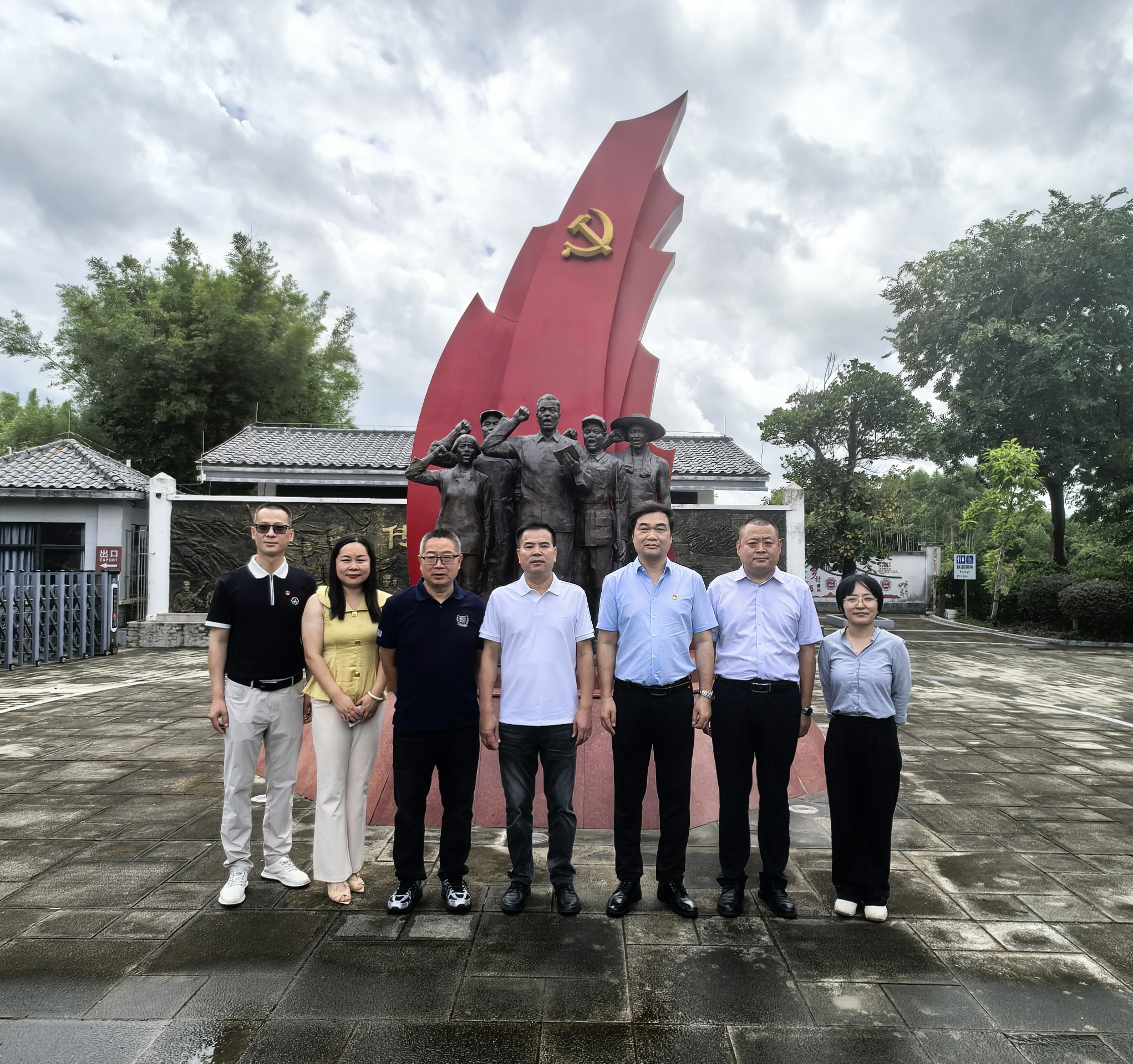 传承红色基因，践行法治为民宗旨